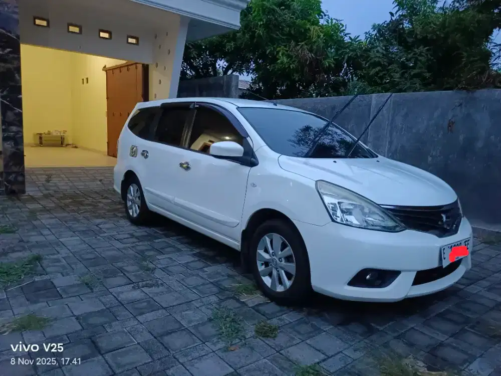Dijual Grand Livina Tipe XV (medium) M/T 2015
