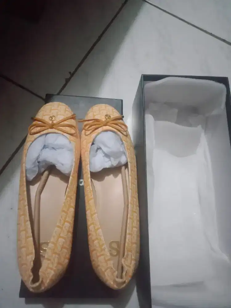 Dijual sepatu buttonscarves