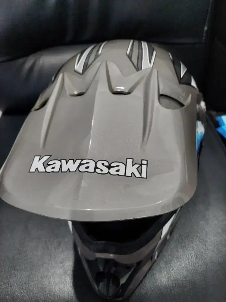 Helm kawasaki trail