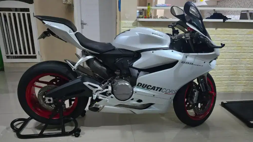 Ducati Panigale 899 rare item white