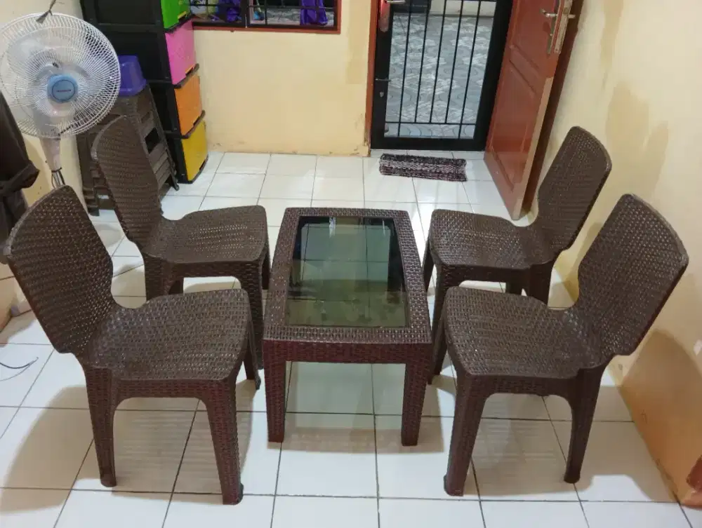 Di Jual borongan Meja dan Kursi.