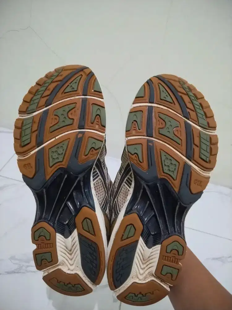 Sepatu ASIC Size 42-43