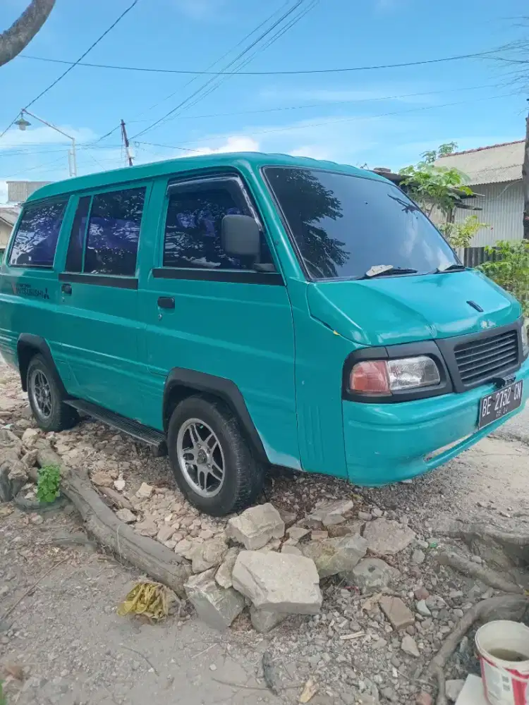 Midsubisi colt 1.3 minibus baris 3