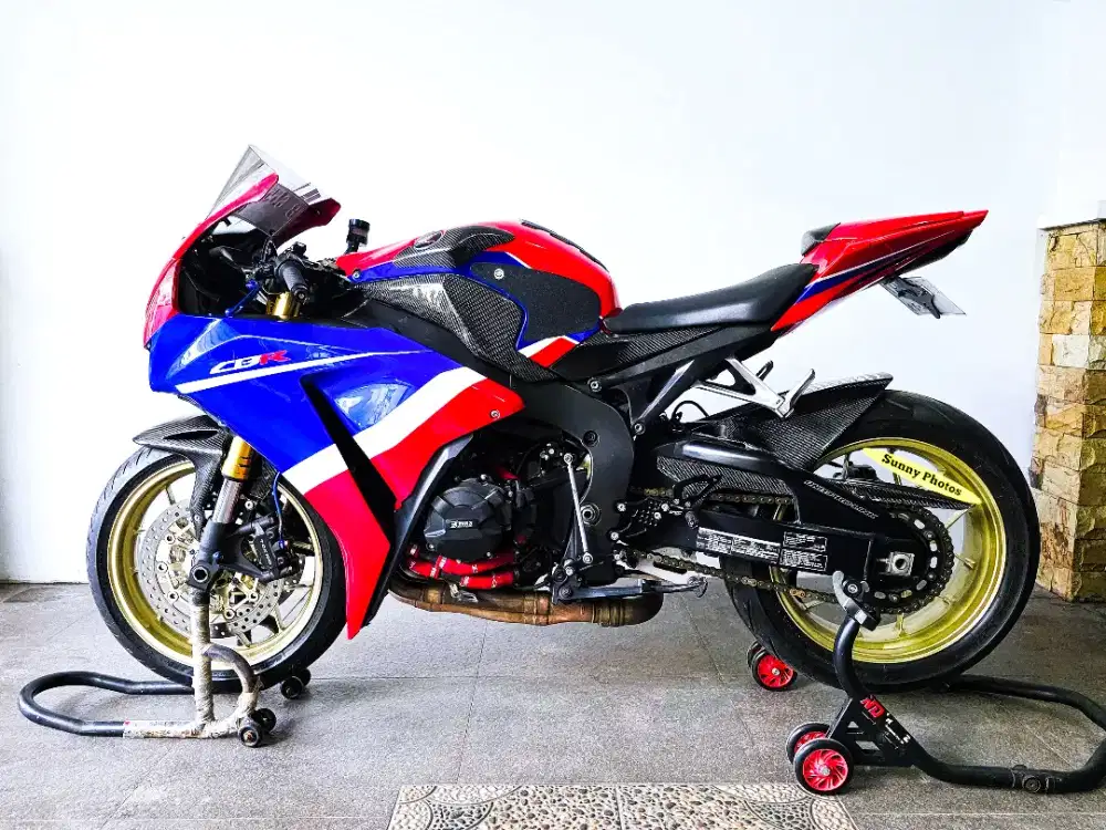 Honda CBR 1000 RR (not Ducati, Kawasaki, Yamaha, Suzuki, Aprilia)