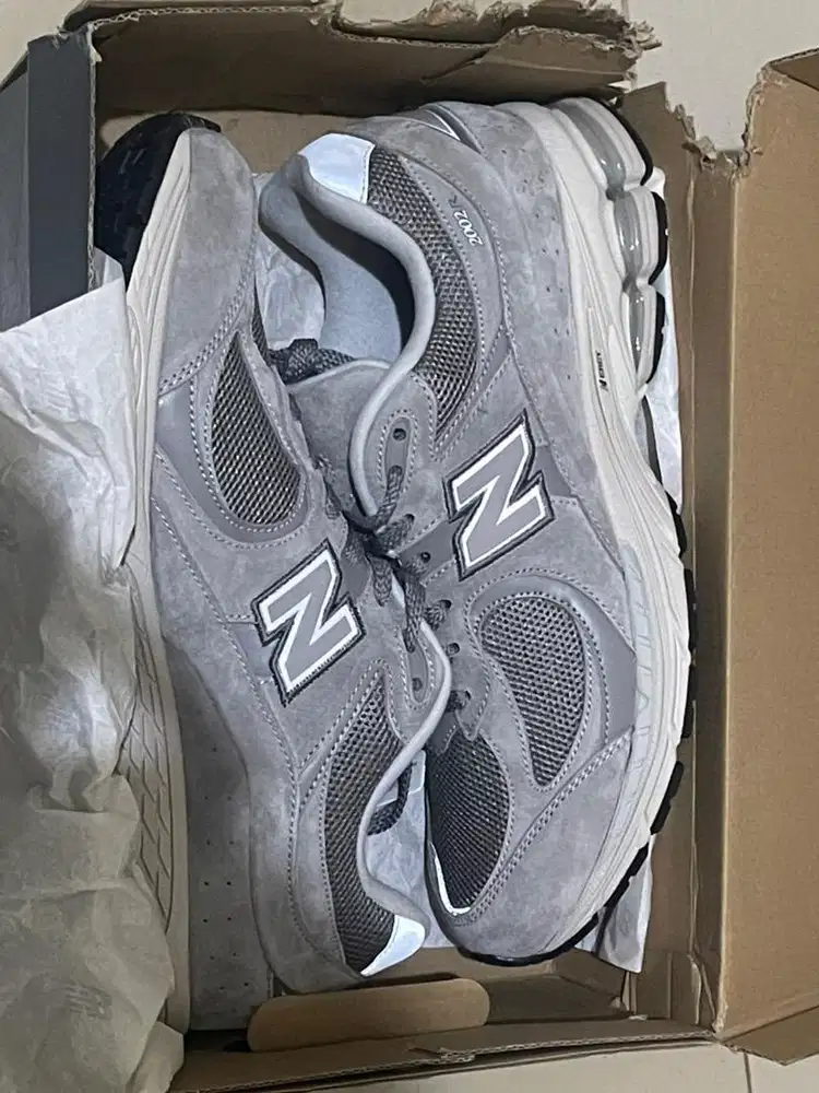 Sepatu New balance 2002r marblehead grey size 45