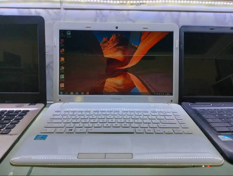 Laptop TOSHIBA Satellite M840 Intel Core i3