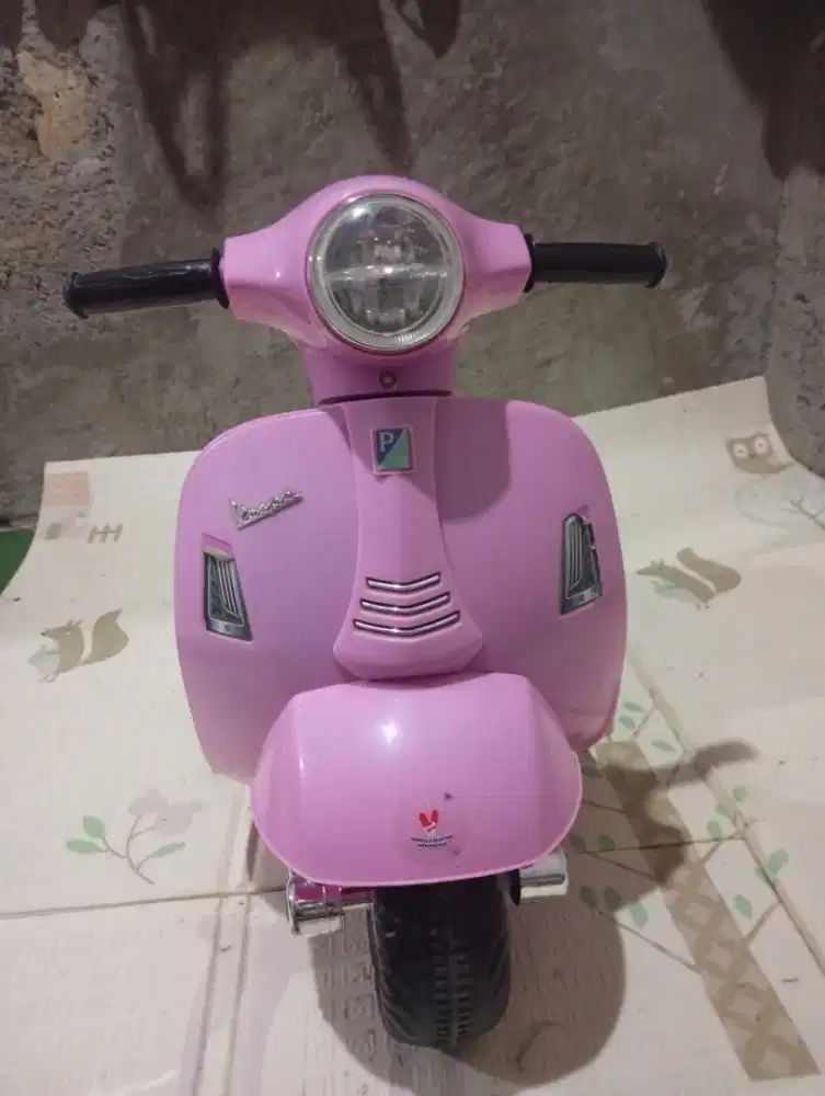 Motor Vespa aki mainan
