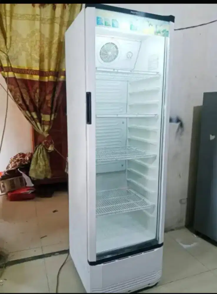 Showcase Polytron 4 rak