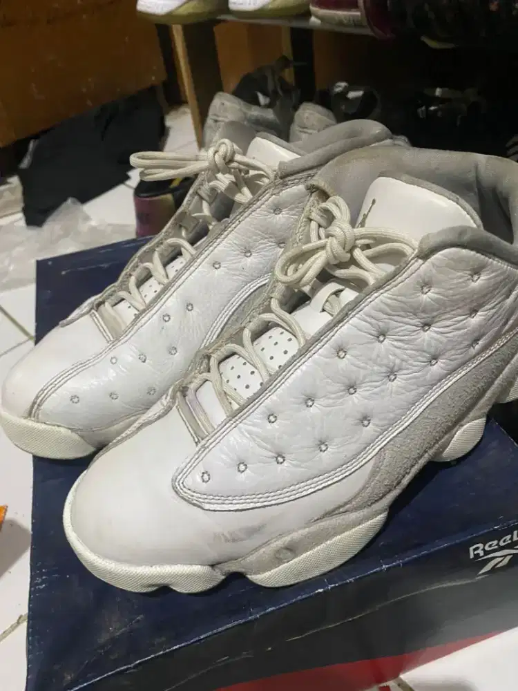 Sepatu air jordan 13 low pure money size 44.5 bekas