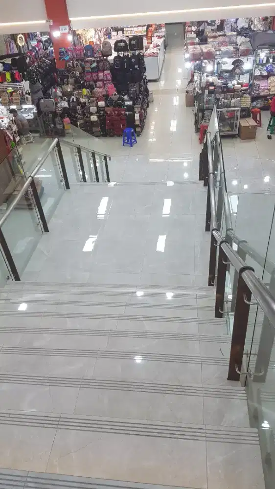 .Lowanga kerja karyawati(wanita)lokasi di pasar pagi mangga dua