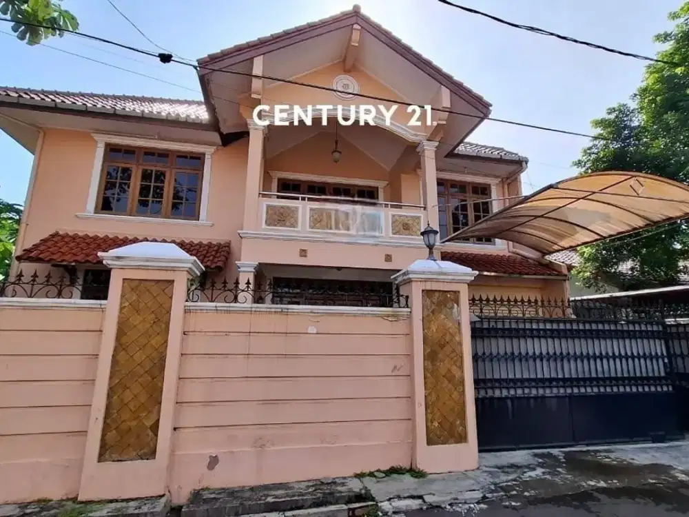 Rumah Desain Classic Semi Furnished Dilokasi Strategis Dekat Mall