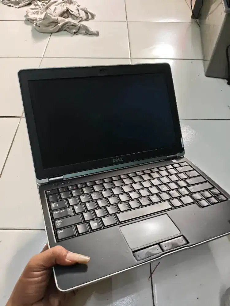 Laptop Dell latitude 6230 i5. Ram 8. SSD 128. Battery new