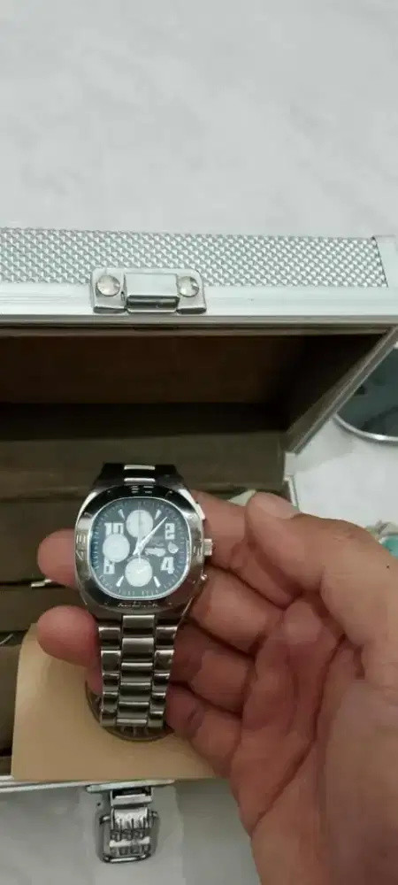 Jam langka America time komplit