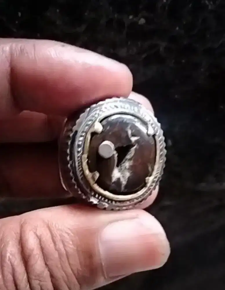 Batu badar besi combong antik unik