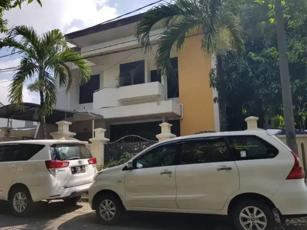 Jual rumah 2 lantai full furnish mewah raya sarono jiwo