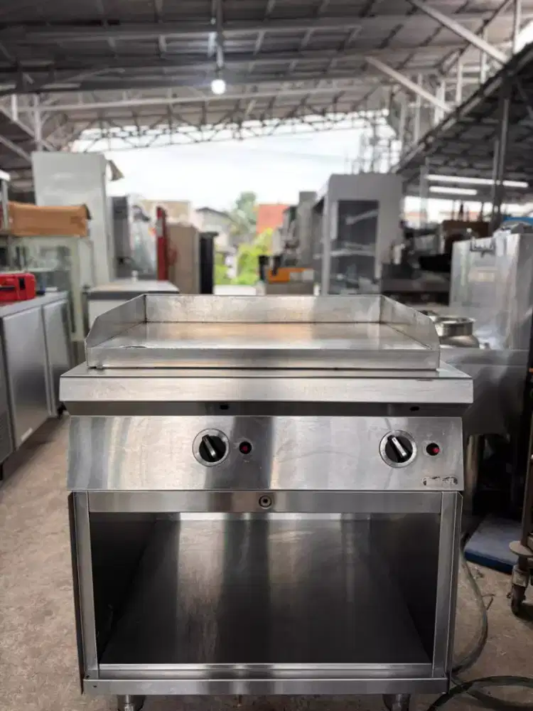 Teppanyaki 
Merk Nayati 
Ada termostat nya
Bisa diatur suhu