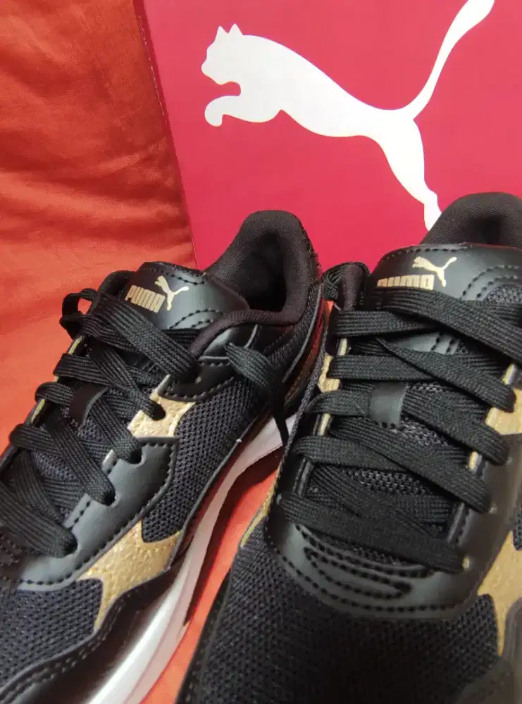 Sepatu Puma Warna Black Gold