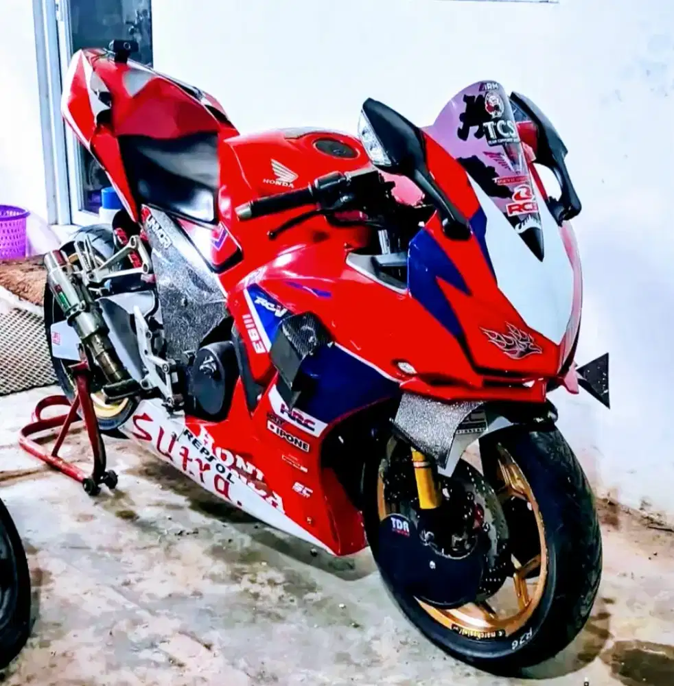 CBR modif moge look ( CBR K45 150cc ) murah aja. Bisa bt / tt