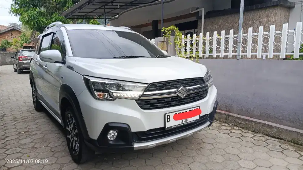 Dijual mobil pribadi Suzuki Xl 7 AT