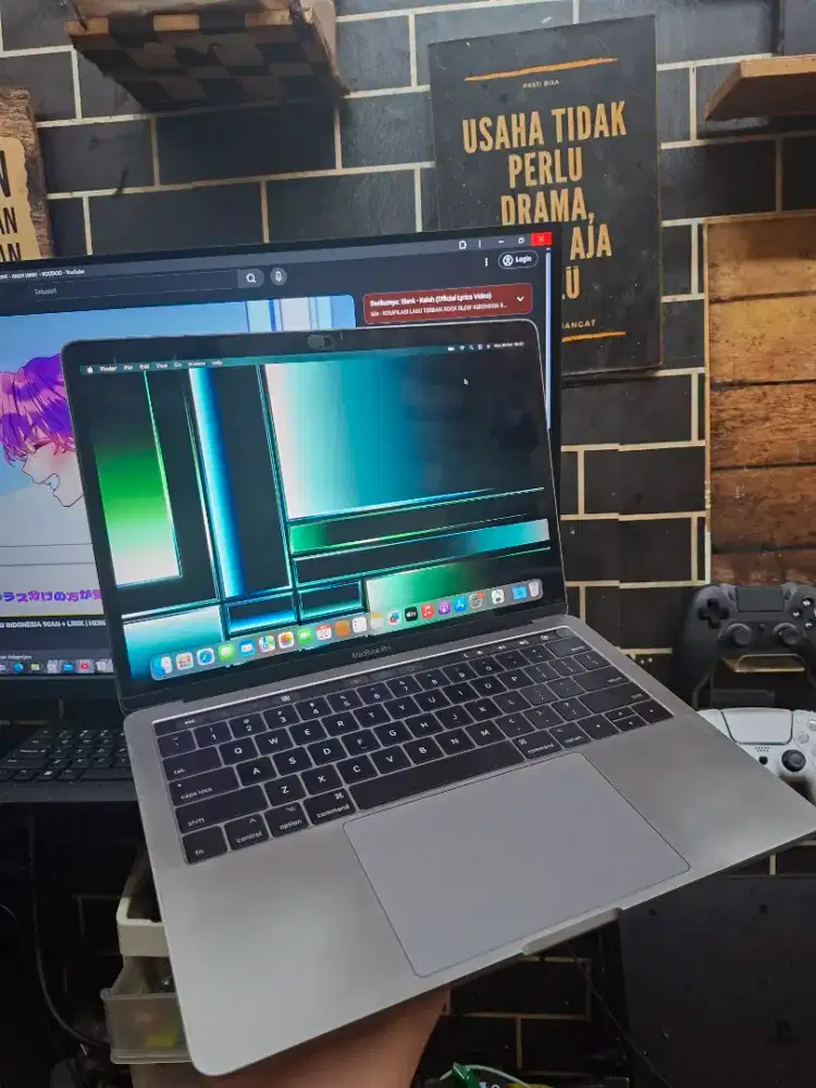Macbook Pro 2017 Touchbar 8/256Gb iBox Normal Siap Pakai