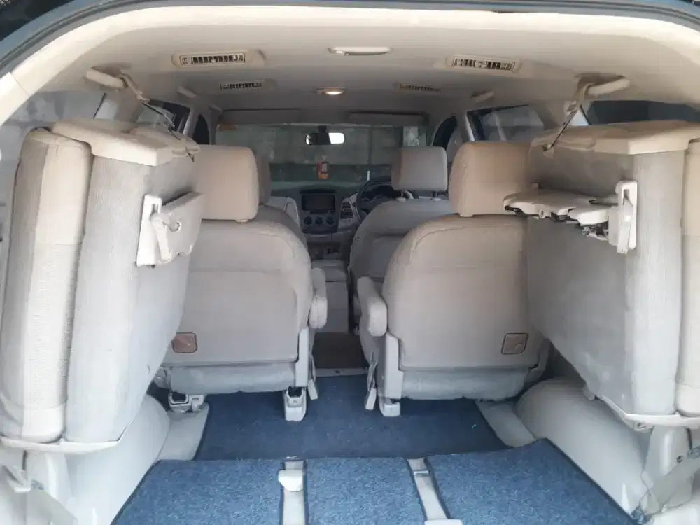 Di jual mobil TOYOTA KIJANG INNOVA 2.O G MATIC CAPTAIN SEAT