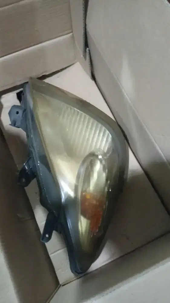 Lampu depan avanza