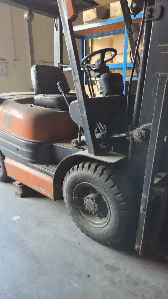 FORKLIFT MEREK TOYOTA
