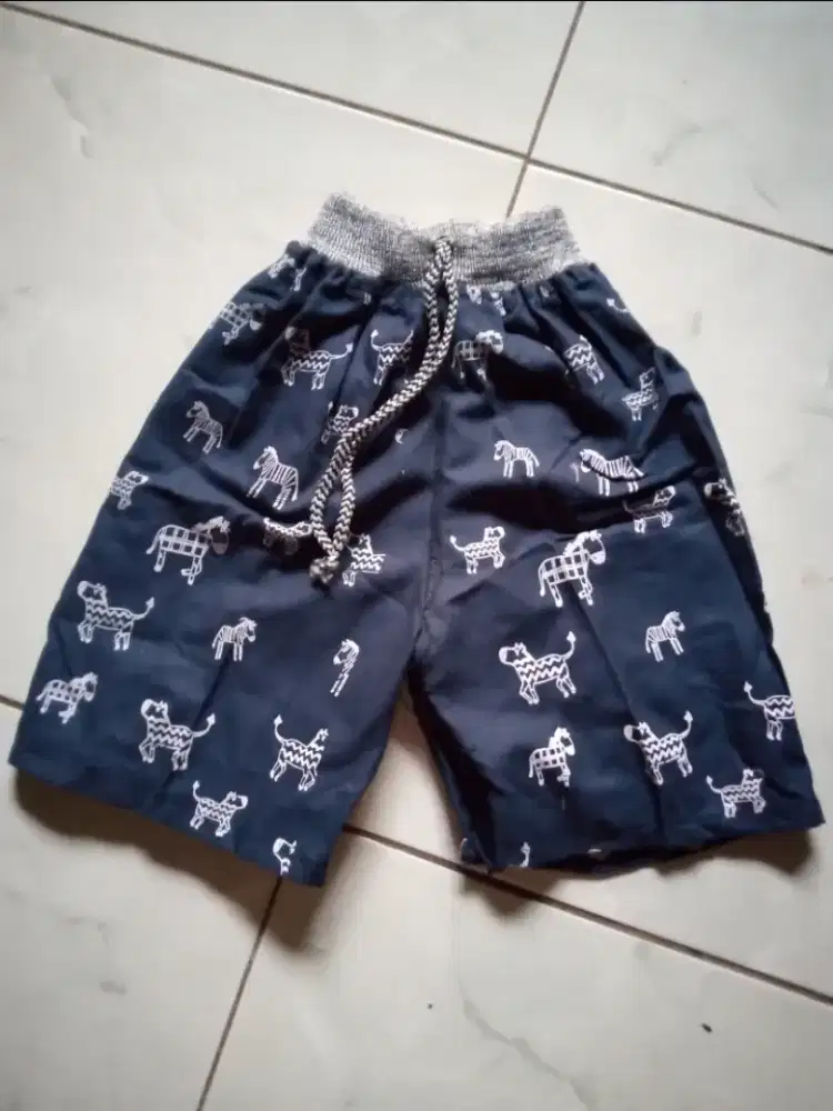 Celana pendek anak L warna warni