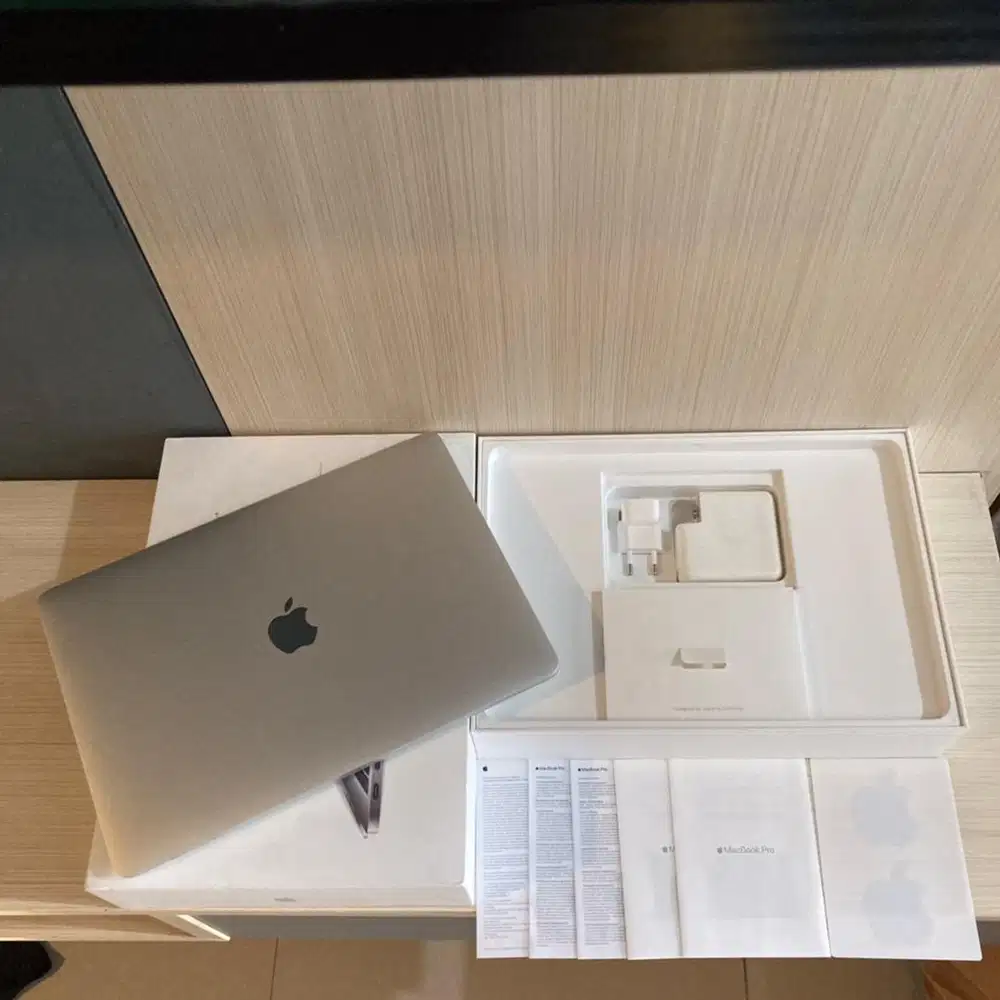 Macbook Pro 13 ibox 2018 NTB Like New Fullset