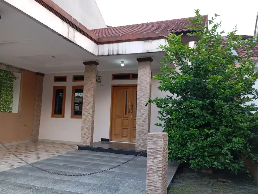 RUMAH SIAP HUNI DALAM CLUSTER PERUMAHAN LEGENDA PARK DUKUH ZAMRUD