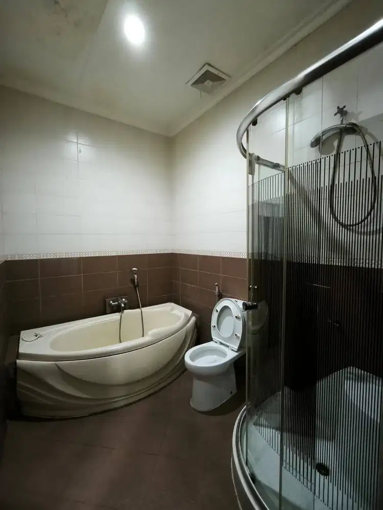 Disewakan rumah semi furnished Metland Cakung Cluster Valeria