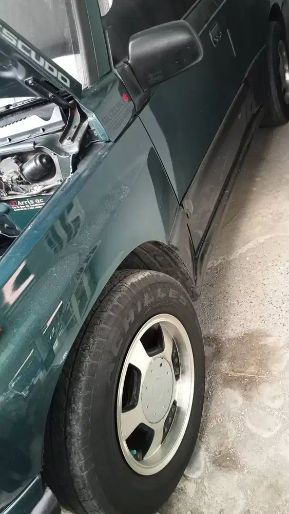 Suzuki Escudo 1996 Hijau