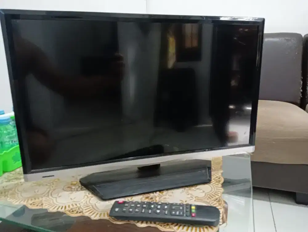 TV LED merk TCL 24 inch + stb tanaka jurasic