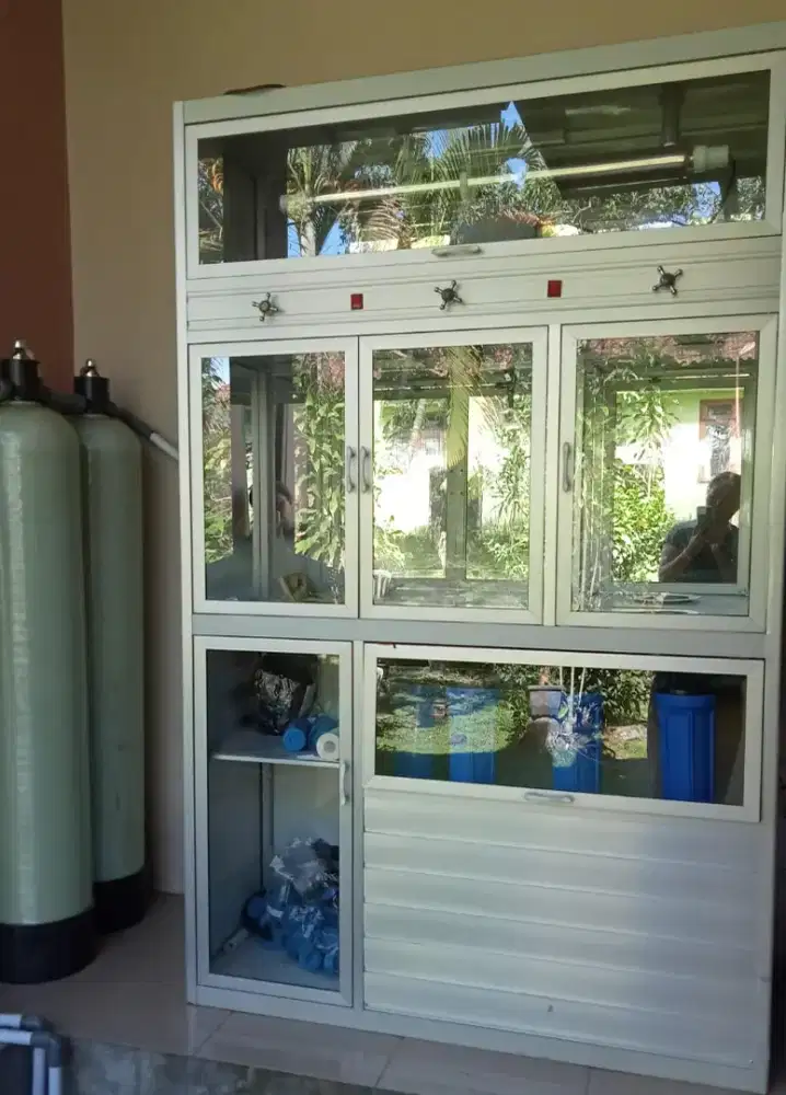 di jual mesin depot galon . kondisi masih bagus belum kepake setaun.