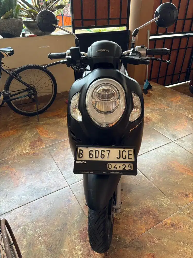Jual Honda Scoopy black doff 2024 KM rendah