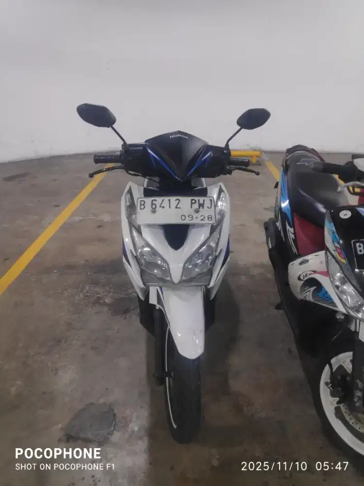 Vario 125 kzr tahun 2013 warna putih