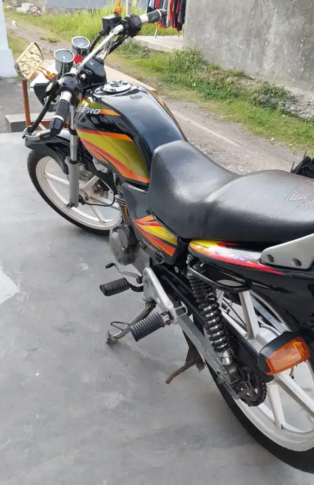 HONDA MEGA PRO 2002 KOMPLIT PLAT G SLAWI