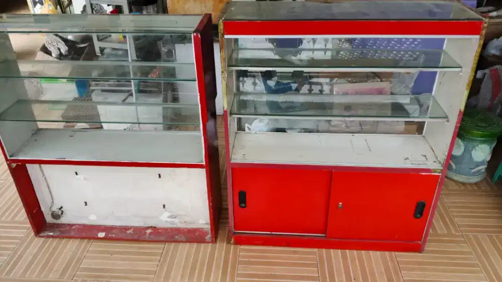 Dijual borongan etalase kaca bekas kondisi bagus