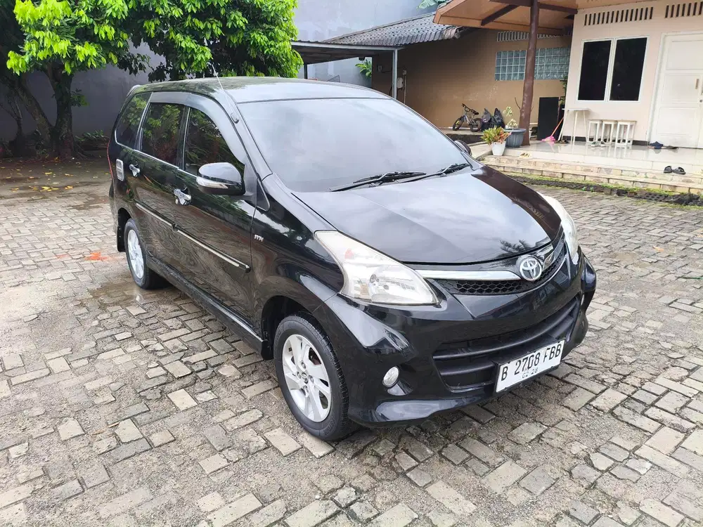 Toyota Avanza Veloz 1.5 matic 2013