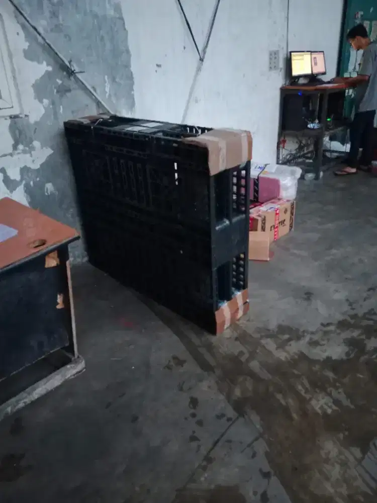 Palet plastik bekas dan baru untuk industri kimia