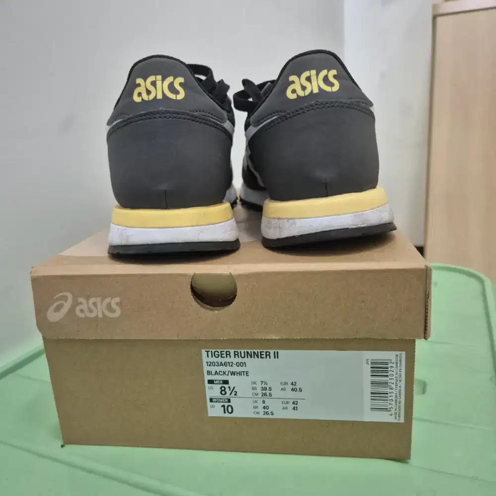 ASICS TIGER RUNNER II US 8 1/2, EUR 42 BLACK/WHITE