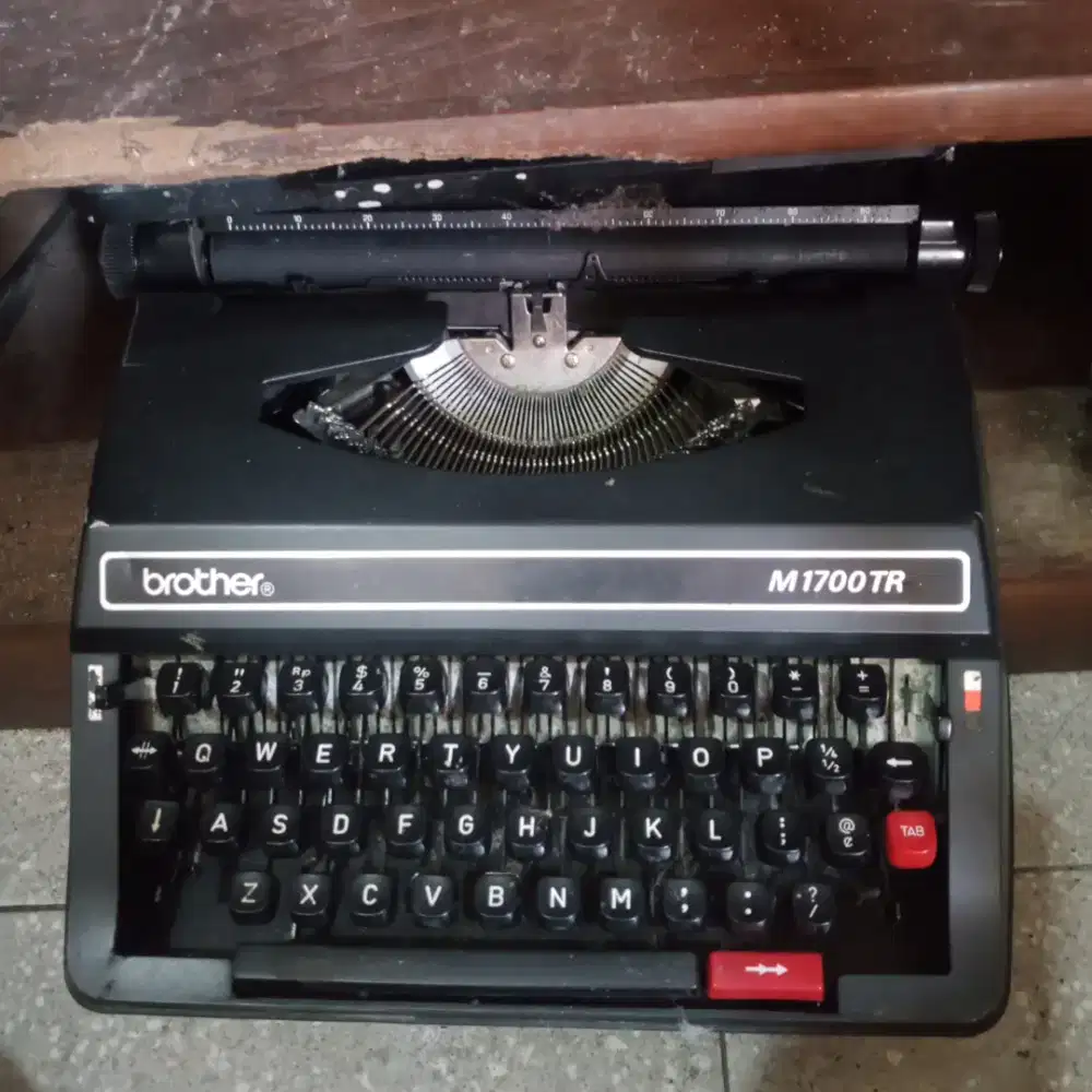 Mesin tik Masih Mulus