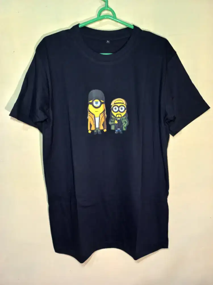 Kaos hitam minion katun 30s combed premium size L