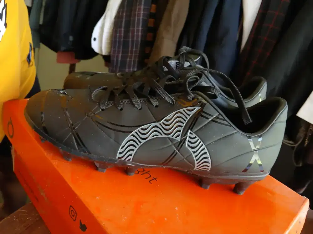 Ortuseight Sepatu Bola uk.38 Blackdoff