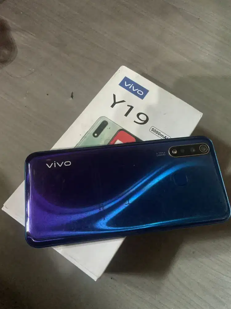 Vivo Y19 Warna Biru