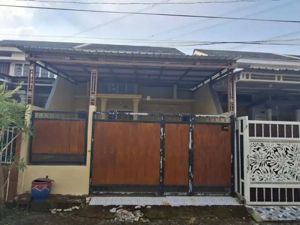 RUMAH DI PERUM DE NAILA VILLAGE BLOK B NO 82, MOJOSARIREJO, DRIYOREJO GRESIK