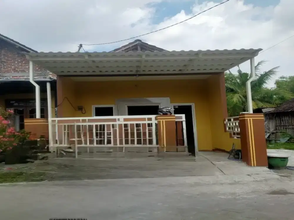 RUMAH DI DESA KALIANYAR, BALONGPANGGANG GRESIK