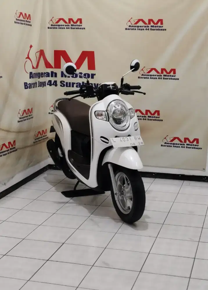 scoopy stylish Tahun 2018 warna putih