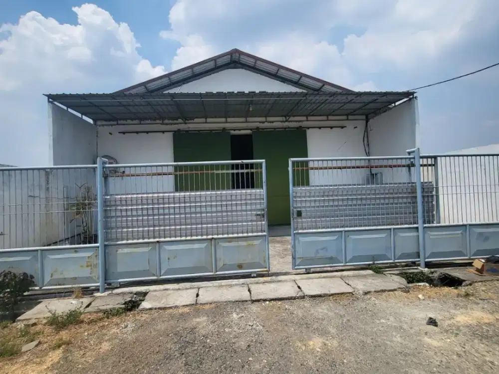 GUDANG DI DESA KEDUNGRUKEM, BENJENG, GRESIK