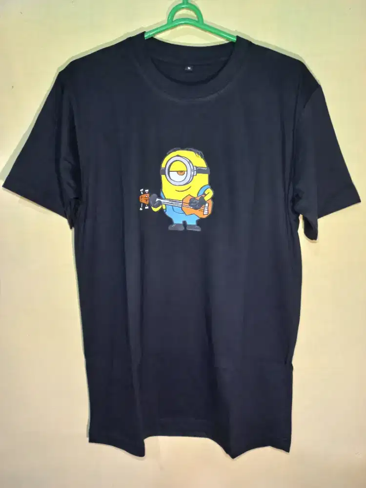 Kaos hitam minion katun 30s combed premium size M